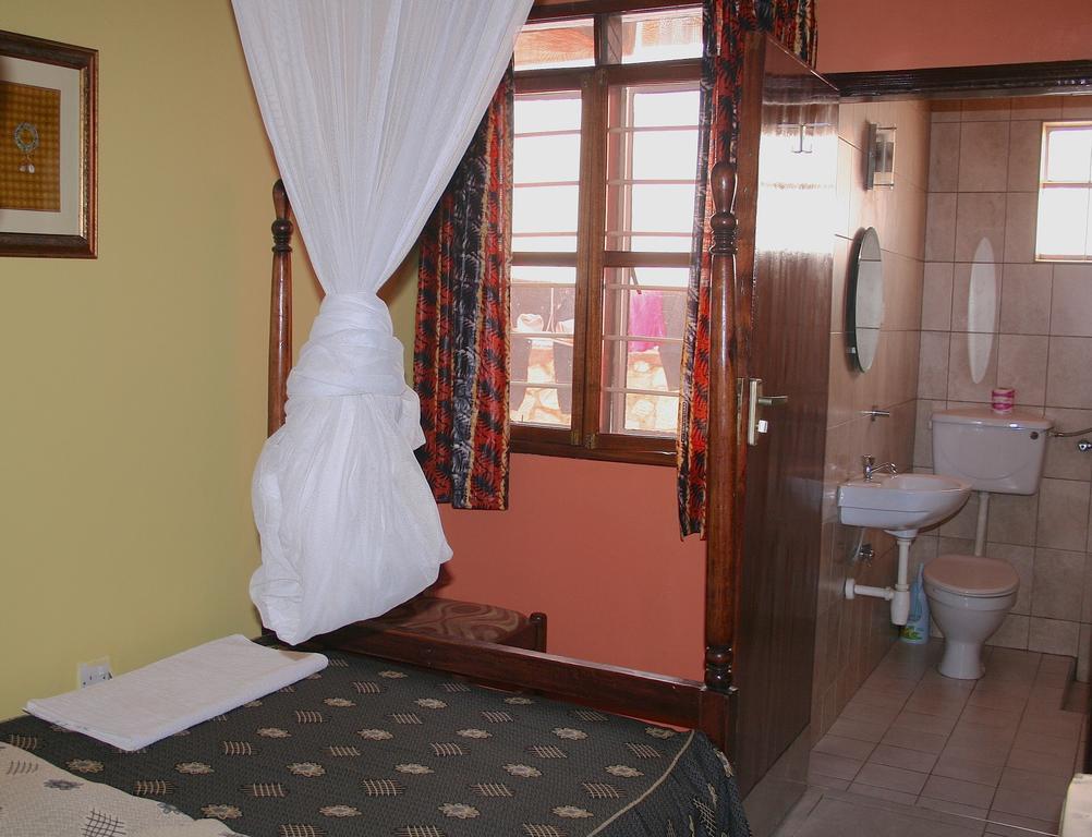 Hotel Acacia Kampala Esterno foto