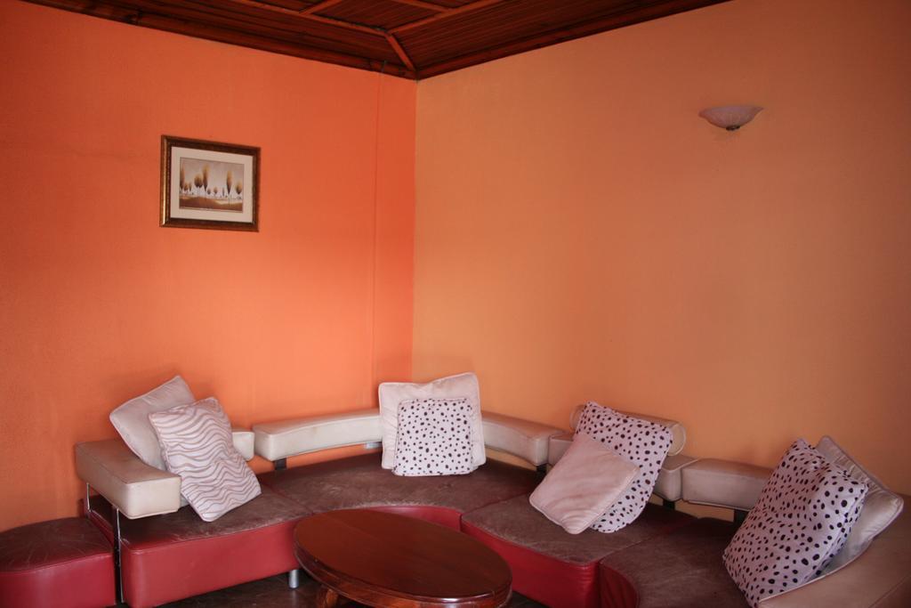 Hotel Acacia Kampala Esterno foto