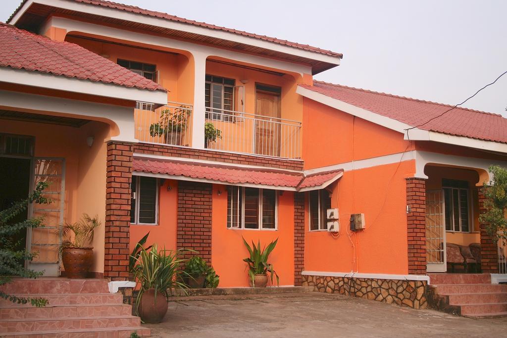 Hotel Acacia Kampala Esterno foto