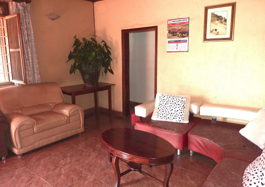 Hotel Acacia Kampala Esterno foto