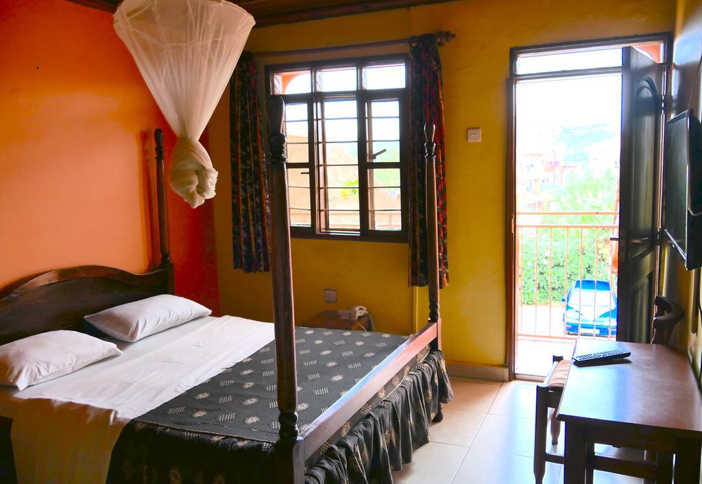 Hotel Acacia Kampala Esterno foto