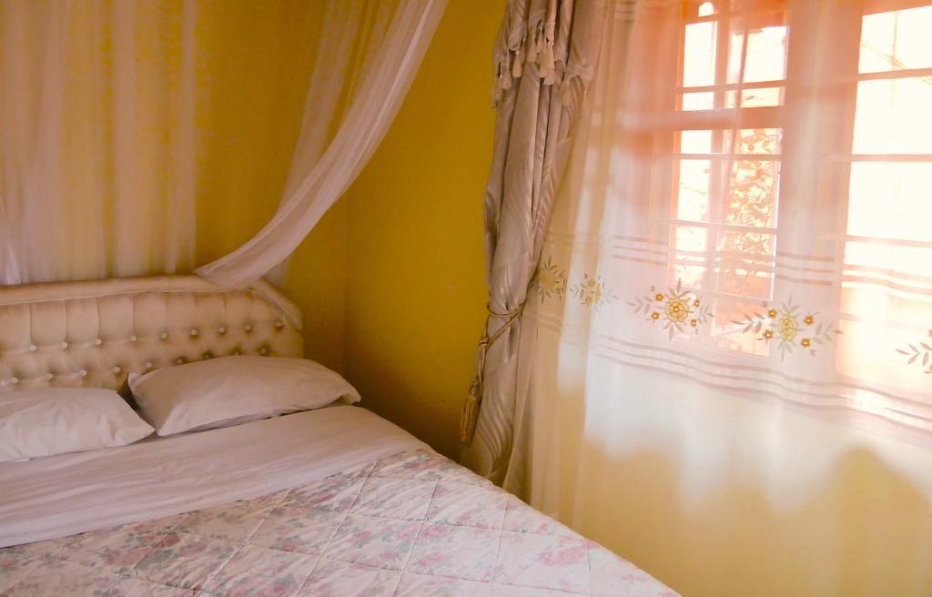Hotel Acacia Kampala Esterno foto