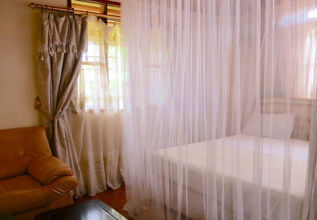 Hotel Acacia Kampala Esterno foto