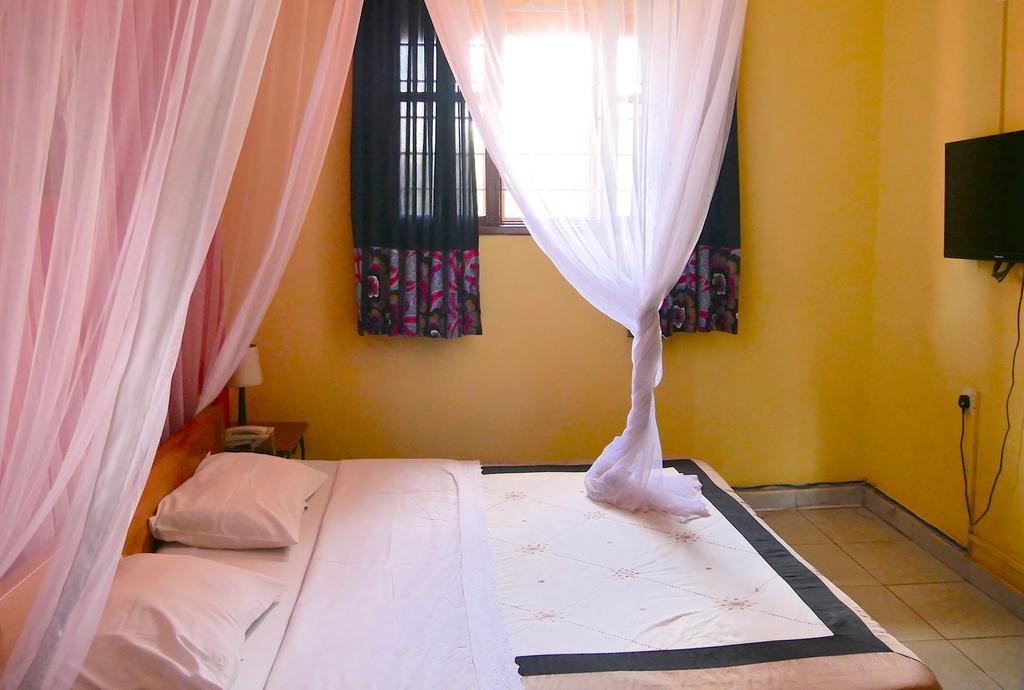 Hotel Acacia Kampala Esterno foto