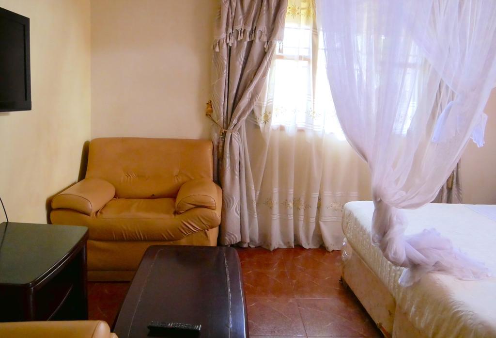 Hotel Acacia Kampala Esterno foto