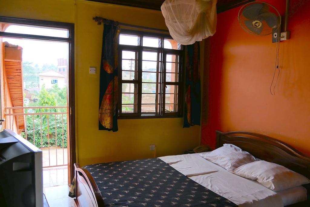 Hotel Acacia Kampala Esterno foto