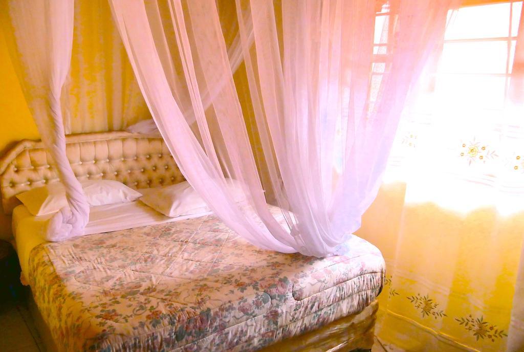 Hotel Acacia Kampala Esterno foto