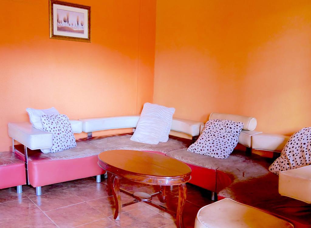 Hotel Acacia Kampala Esterno foto