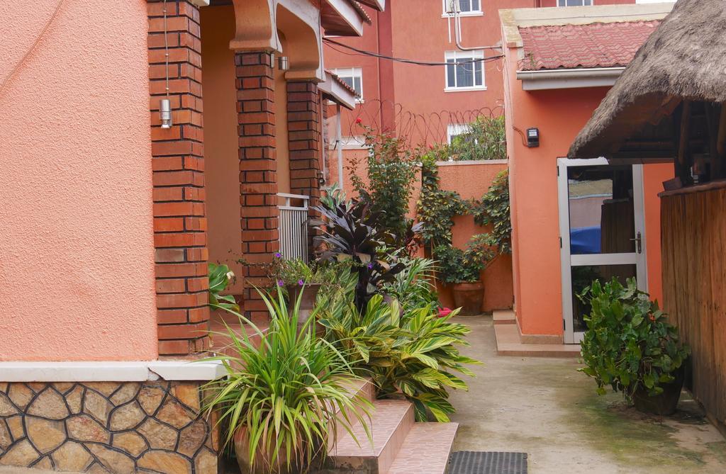 Hotel Acacia Kampala Esterno foto