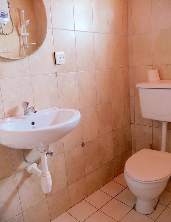 Hotel Acacia Kampala Esterno foto